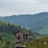 Cum alegi materialele potrivite pentru o casă la munte — Brasov Visitor