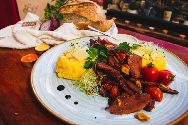Restaurante tradiționale unde poți gusta bucătăria transilvăneană autentică — Brasov Visitor