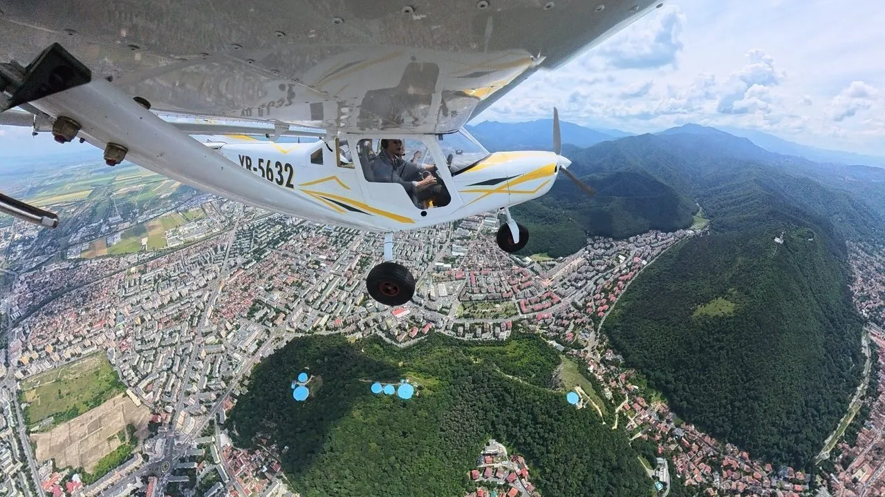 Zbor de agrement deasupra Brașovului: o experiență între peisaj și aventură — Brasov Visitor